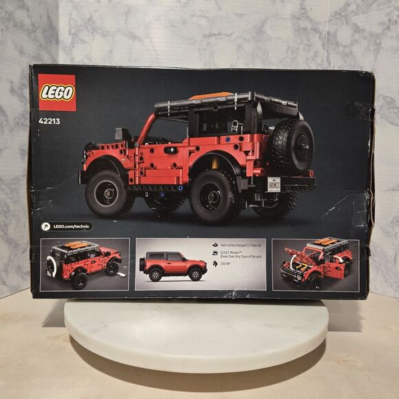 LEGO Technic Ford Bronco (42213) - Picture 3 of 10